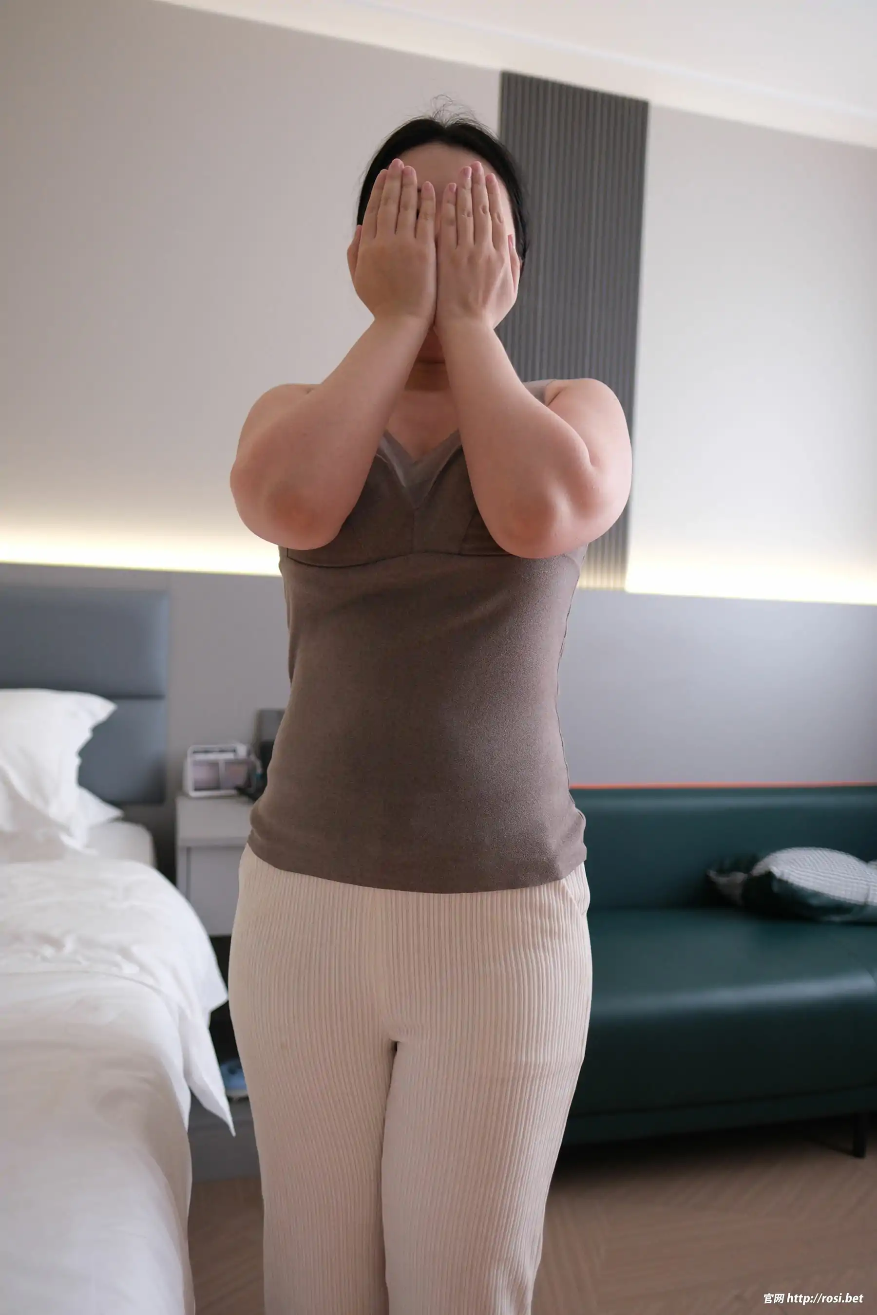 [ROSI写真] 2025.12.13 NO.5122