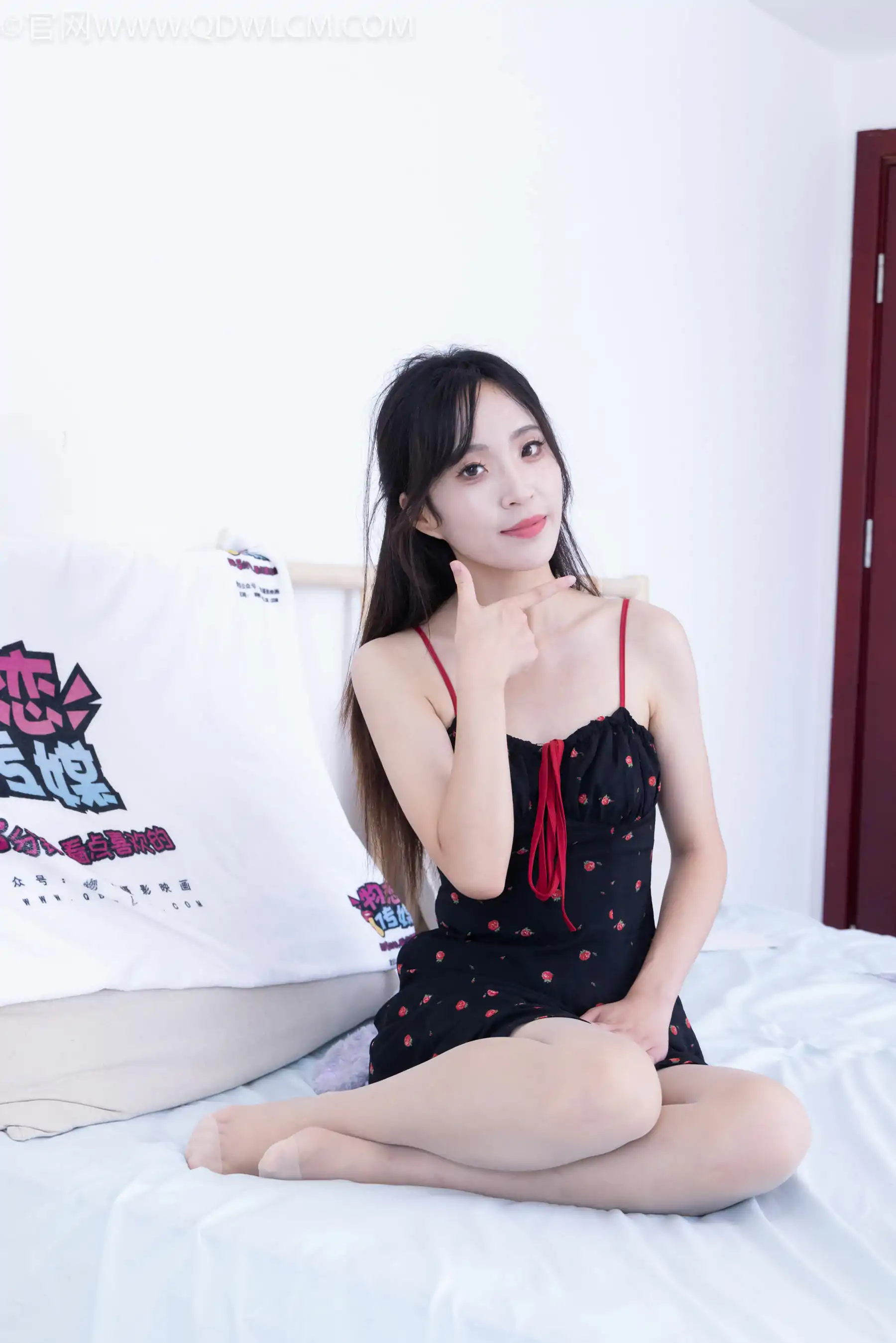 物恋传媒 No.2481 辣辣 - 高跟鞋、薄肉丝