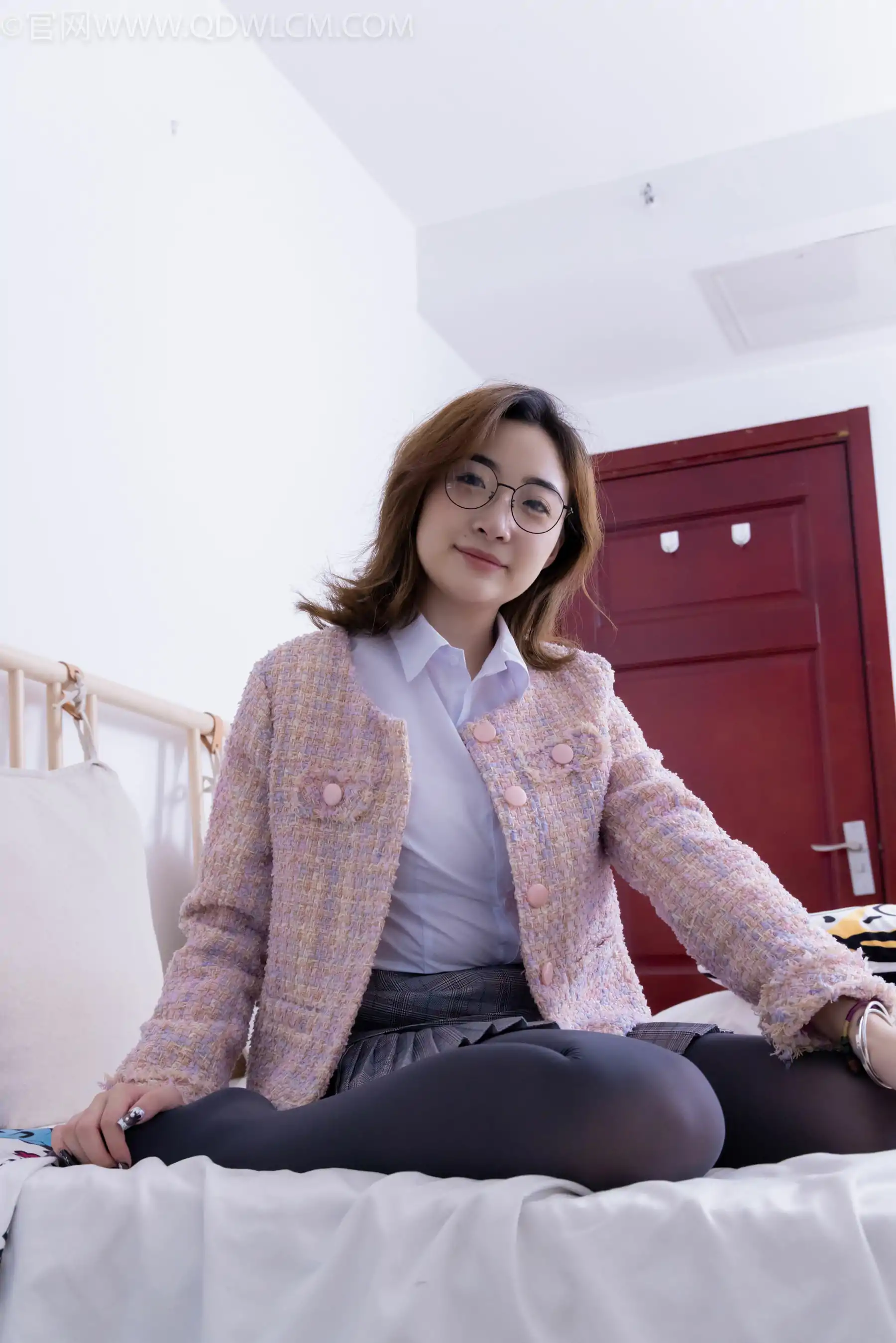 物恋传媒 No.2487 恬恬 - 高跟鞋、厚灰丝、老头乐挠脚剧情