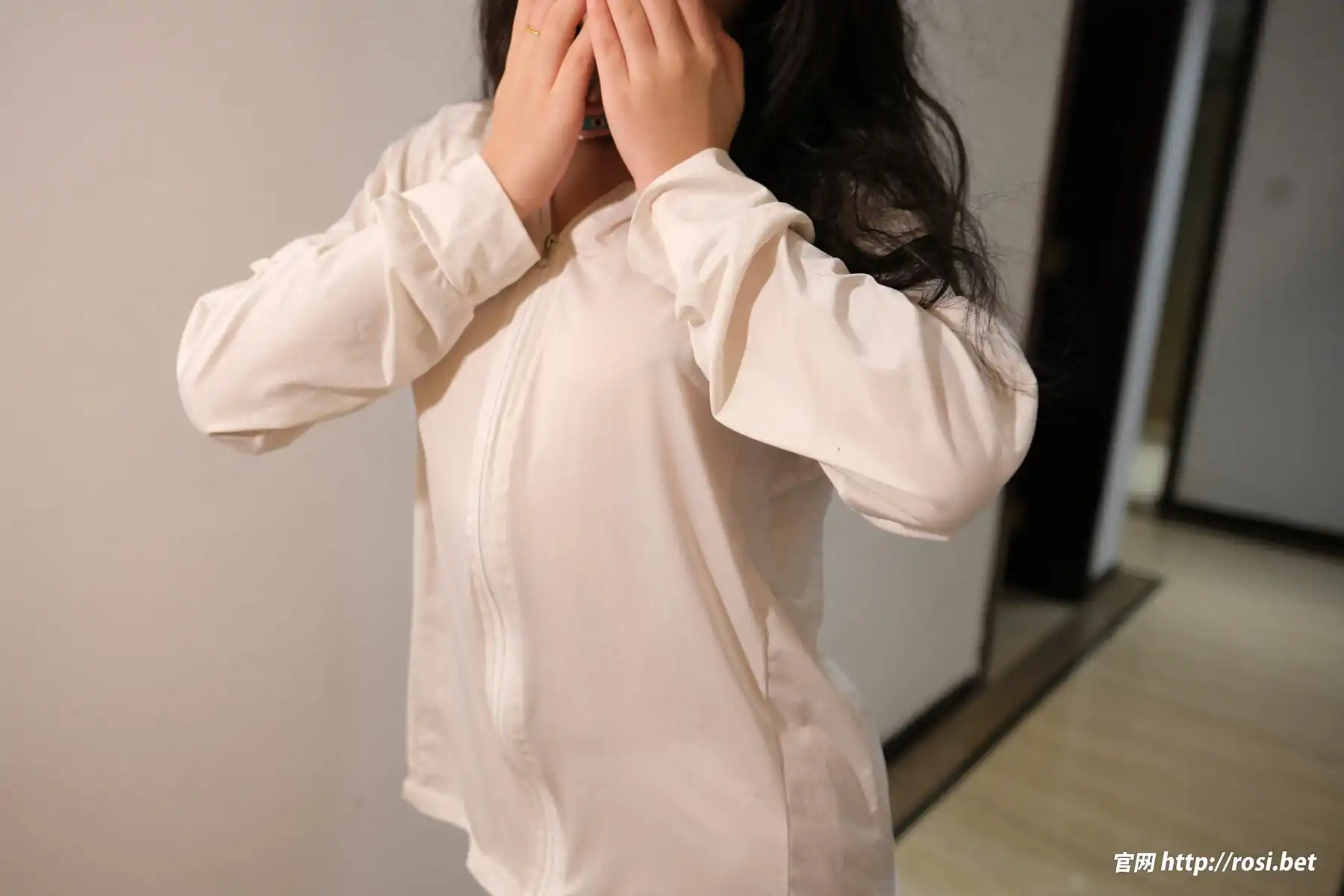 [ROSI写真] 2025.11.23 NO.5102