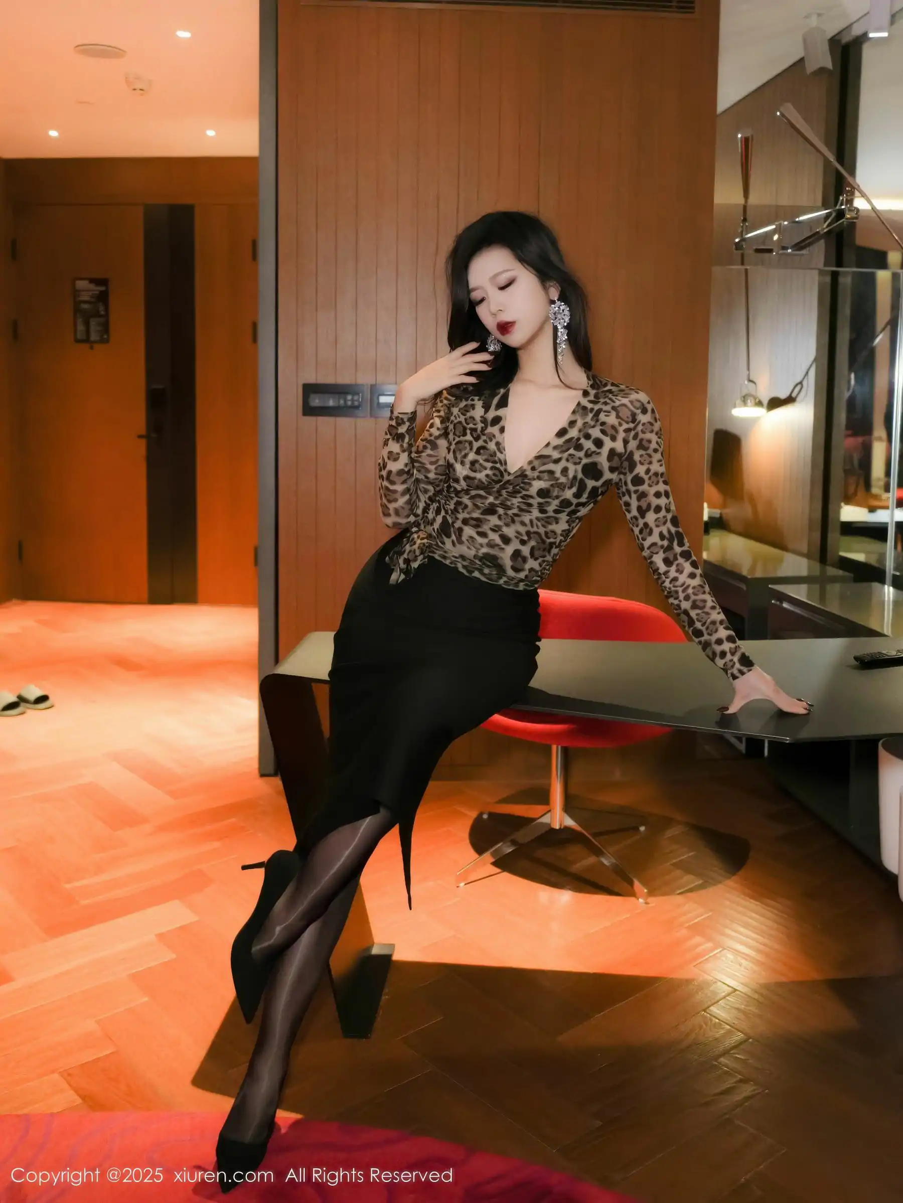 [秀人XiuRen] 2025.10.23 No.10901 玫瑰我爱你