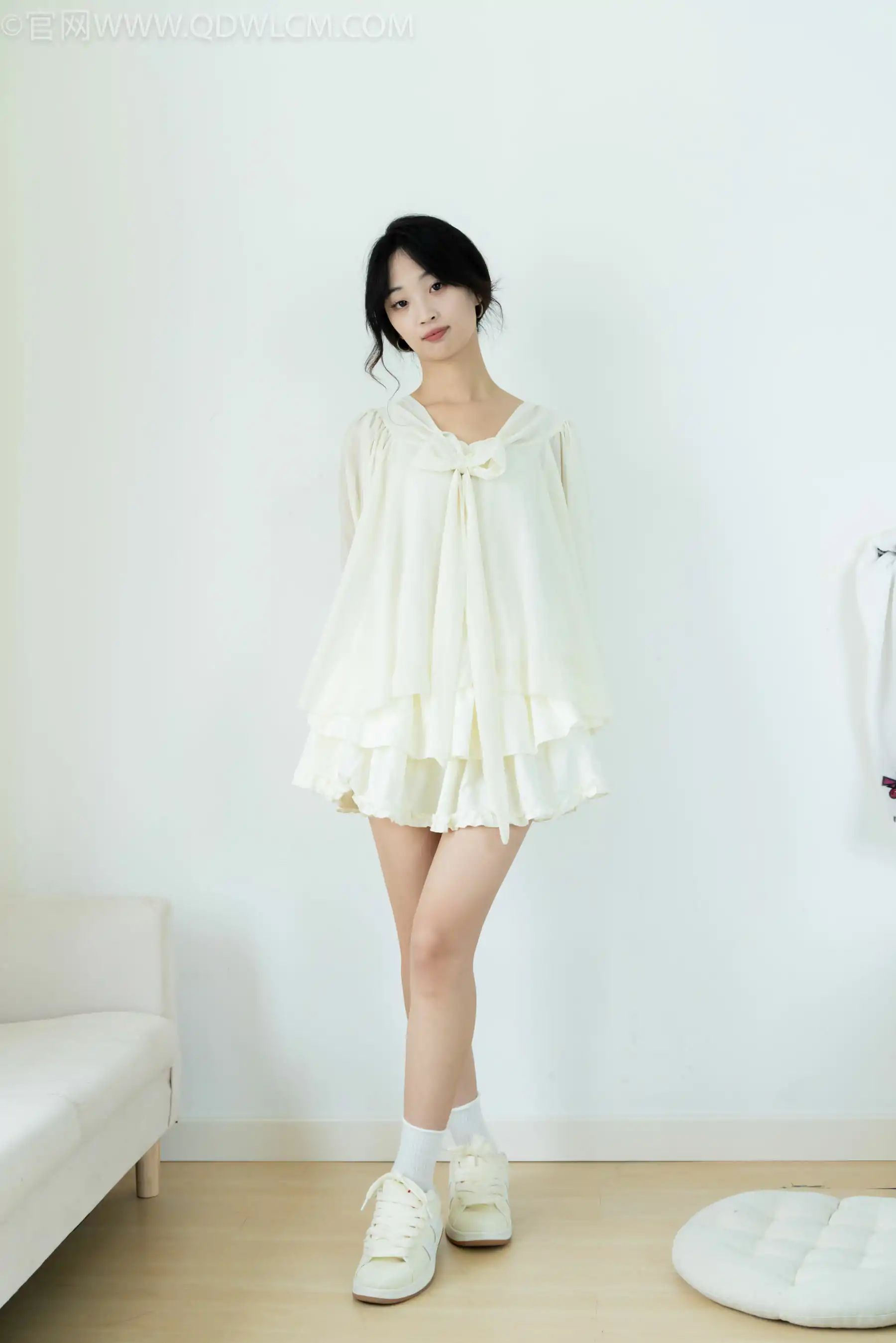 物恋传媒 No.2489 南南 - 板鞋、白棉袜、裸足