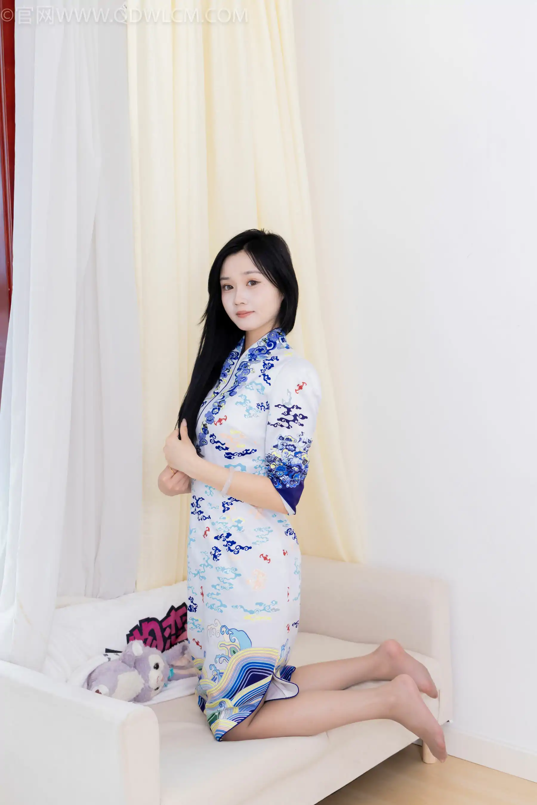 物恋传媒 No.2513 橙子 - 旗袍、高跟鞋、薄灰丝