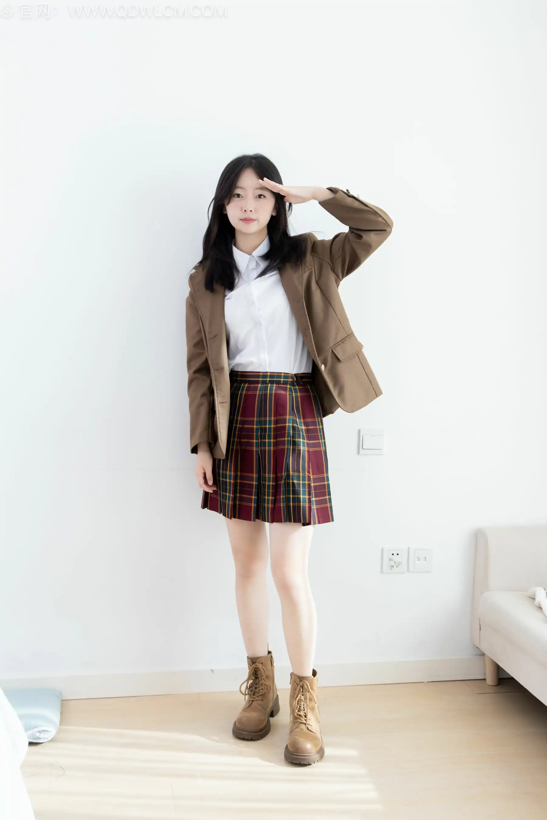 物恋传媒 No.2567 萌萌 - 短靴、白棉袜、裸足、jk制服