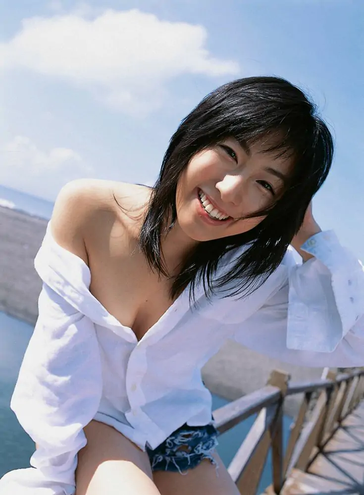 佐藤寛子《Lights,Camera,Action》 [YS Web] Vol.137