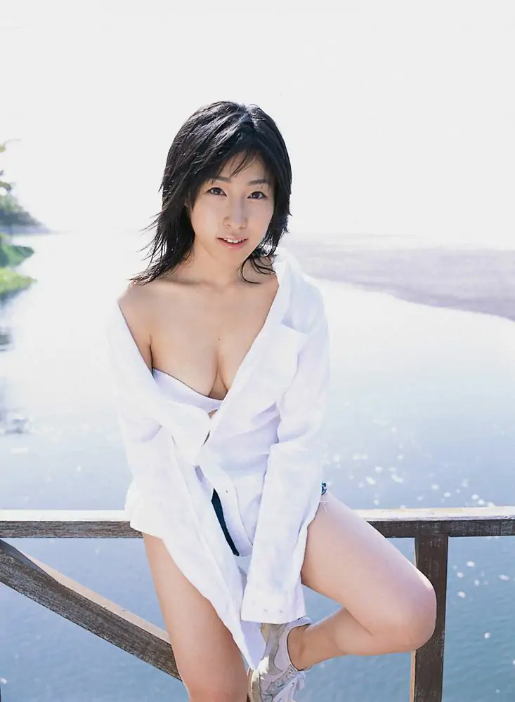 佐藤寛子《Lights,Camera,Action》 [YS Web] Vol.137