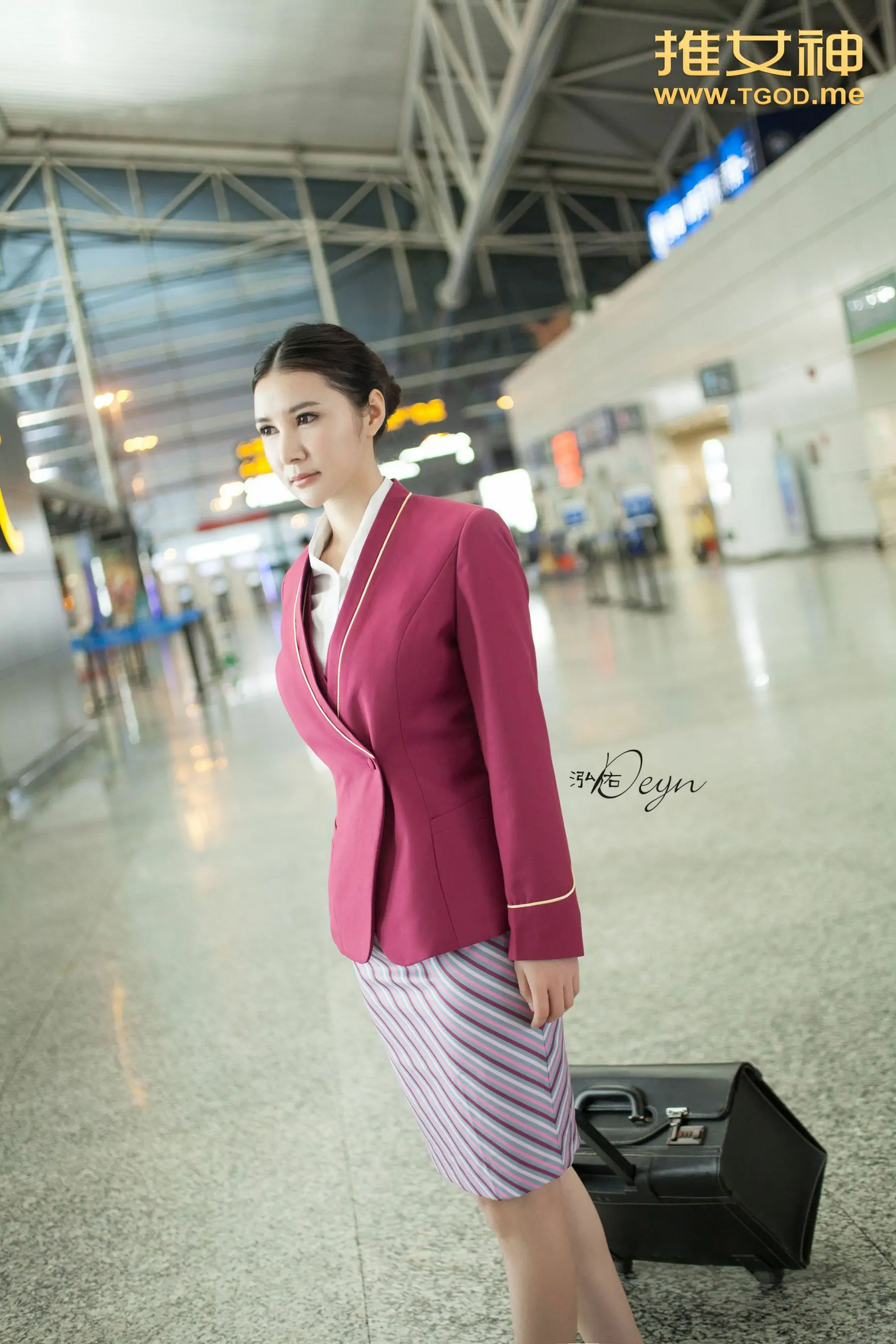 顾欣怡《空港迷失 空姐的私生活》（上） [TGOD推女神] 写真集