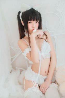 [萝莉COS] 桜桃喵《白猫》(32P)-图云谷