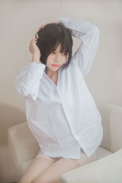[萝莉COS] 桜桃喵《桜桃未熟 – 白衬衫散发》(49P)-图云谷