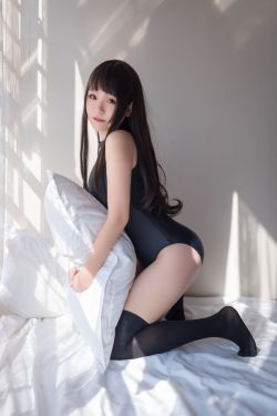 [萝莉COS] Yoko宅夏《开胸泳衣2》(28P)-图云谷