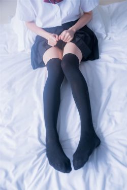 [风之领域] NO.148 JK黑丝裙子有点短(38P)-图云谷