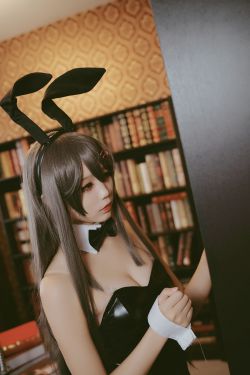 [萝莉COS] 清纯少女五更百鬼 – 樱岛麻衣兔女郎(38P)-图云谷