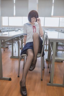 [萝莉COS] 白金Saki – 蘑菇头黑丝JK(26P)-图云谷