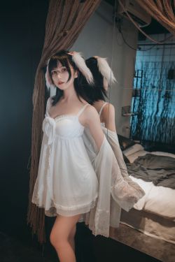 COSER美女逐月su 睡衣兔子(28P)-图云谷
