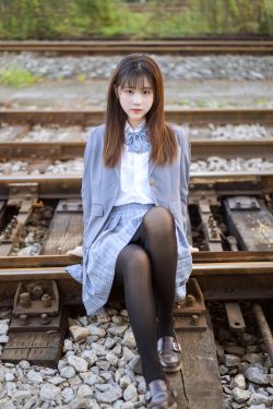微博福利姬镜酱 私奔之制服(30P)-图云谷