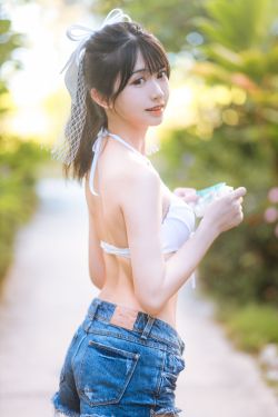 [COS福利] 超人气Coser鳗鱼霏儿 – 海边(23P)-图云谷