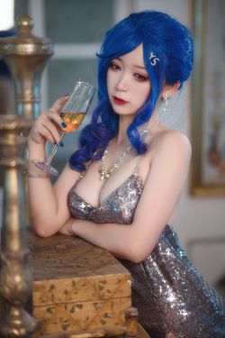 [COS福利] 动漫博主樱落酱w – 圣路易斯礼服(24P)-图云谷