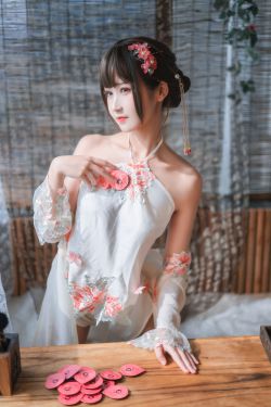 [COS福利] 微博妹子三度_69 – 肚兜(28P)-图云谷