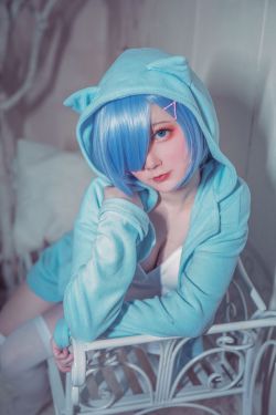 [Cosplay写真] 动漫博主弦音sic – RE从零开始的异世界生活 蕾姆猫咪睡衣(9P)-图云谷