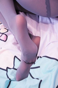 [Cosplay写真] 萌妹子眼酱大魔王w – 30D灰蕾丝胖次(13P)-图云谷