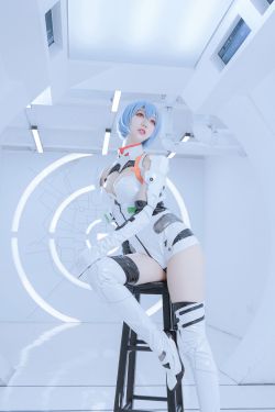 [Cosplay写真] 周叽是可爱兔兔 – 绫波丽 白战(21P)-图云谷