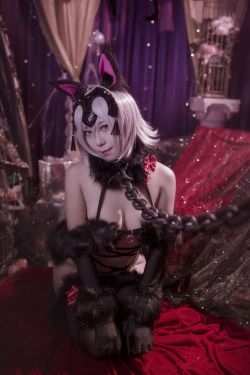 [网红COSER] 动漫博主Money冷冷 – 贞德(8P)-图云谷