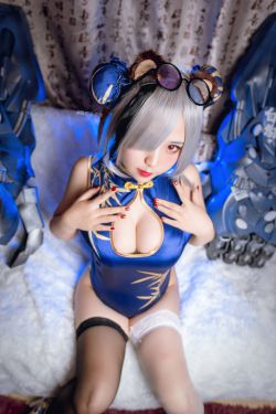 [网红COSER] 动漫博主貓田聖奈奈 – 食铁兽(17P)-图云谷