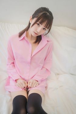 [网红COSER] 动漫博主Kitaro_绮太郎 – 粉色衬衫(38P)-图云谷