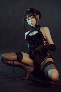 [网红COSER] 七月喵子 – 黑旗袍(32P)-图云谷