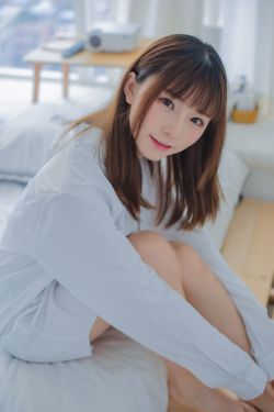 [网红COSER] 动漫博主Kitaro_绮太郎 – 白衬衫(48P)-图云谷