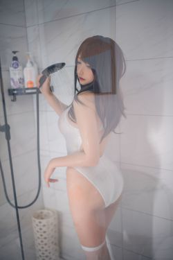 [网红COSER] 高颜值coser念念_D – 白色竞泳(20P)-图云谷
