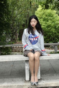 [奈丝] NO.147 翼宁 长腿石凳上的软妹(38P)-图云谷