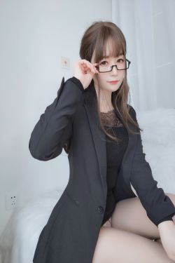 [Cosplay] Coser小姐姐白银 – 黑西服(69P)-图云谷