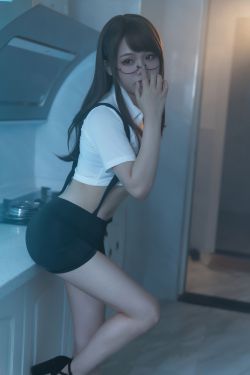[Cosplay] 七月喵子 – 眼镜娘1号(21P)-图云谷