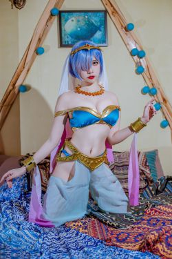 [Cosplay] 人气Coser二佐Nisa – 蕾姆舞娘(9P)-图云谷