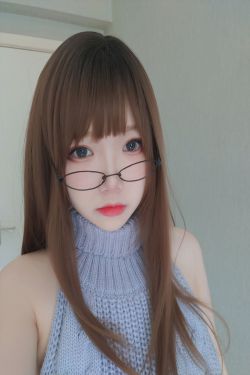 [COS福利] 动漫博主雪晴Astra – 黑丝漏背毛衣(151P)-图云谷