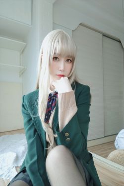 [COS福利] Coser小姐姐白银 – 灰色空间(88P)-图云谷