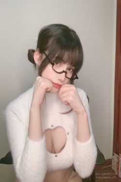 [COS福利] 动漫博主你十七鸽 – 圣诞(55P)-图云谷