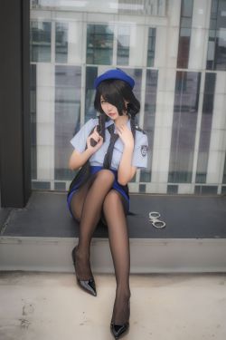 [COS福利] 微博妹子Momoko葵葵 – 狂三 女警(20P)-图云谷