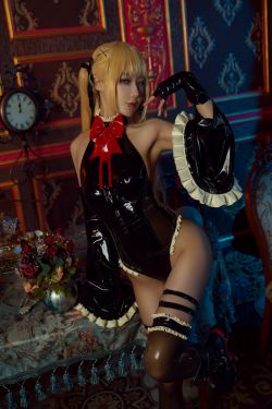 [网红COSER写真] 动漫博主阿包也是兔娘 – 阿包玛丽罗斯胶衣(34P)-图云谷