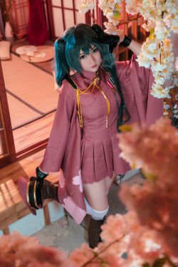 [网红COSER写真] Coser小姐姐Potato Godzilla – Miku Senbonzakura(24P)-图云谷