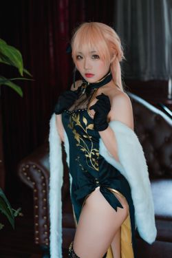 [网红COSER写真] 动漫博主Mime弥美 – 少女前线 OTS-14 紫雨心(21P)-图云谷