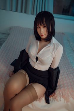 [网红COSER写真] 麻花麻花酱 – 秘书(20P)-图云谷