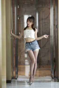 [福利COS] 斗鱼主播小女巫露娜 – 牛仔小裤裤(84P)-图云谷