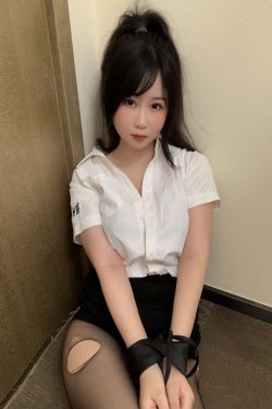 [福利COS] 蜜桃少女是依酱呀 – 刚入职的新人(40P)-图云谷