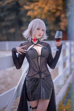 [福利COS] COS妹子仙九Airi – 黑贞马会(18P)-图云谷