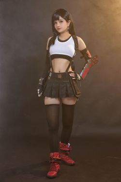 [福利COS] Azami福利 – Tifa(15P)-图云谷
