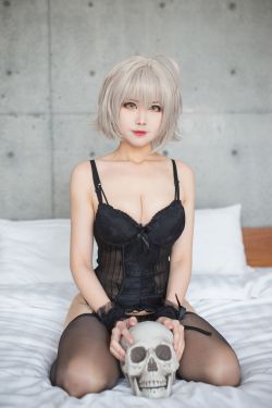 [福利COS] Coser萱-KaYa – 黑贞 黑呆毛下着(51P)-图云谷
