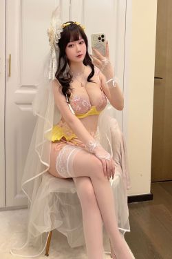 [福利COS] 蜜桃少女是依酱呀 – 丰满的一月(60P)-图云谷